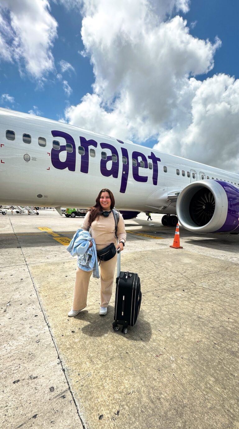Mi experiencia viajando con Arajet: precios bajos, aviones nuevos y sabor dominicano ✈️💜